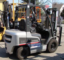 Wózek widłowy Nissan P1F2A25 